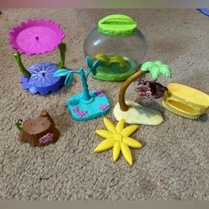 Littlest Pet Shop Accessories and Monkey